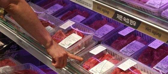 6일 서울 시내의 한 대형마트 한무 판매 코너 모습. [뉴스1]