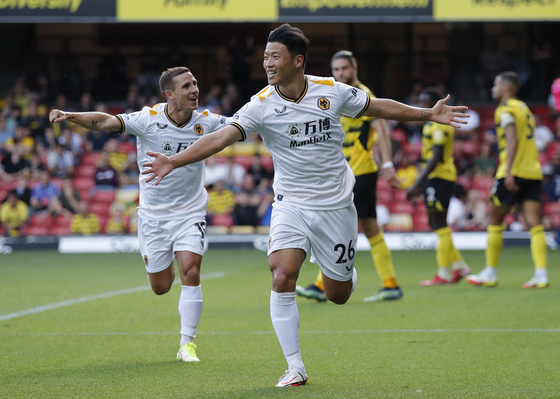 Hwang Hee-chan celebrates scoring in his debut appearance for Wolverhampton Wanderers at Vicarage Road in Watford, England on Saturday. [REUTERS/YONHAP]