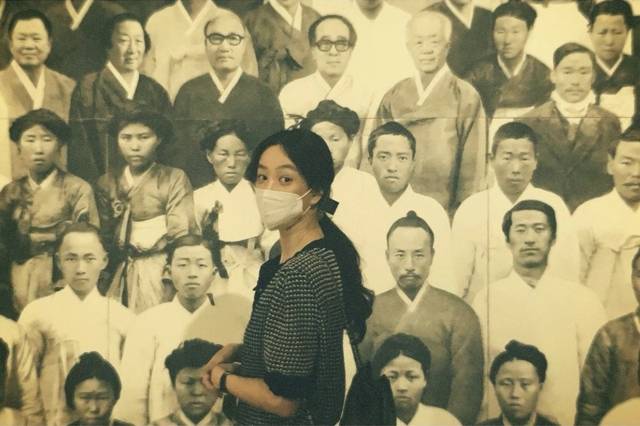 배우 정려원이 자신의 공식 인스타그램을 통해 '덕수궁 나들이' 일상을 공개했다./사진출처=정려원 공식 인스타그램