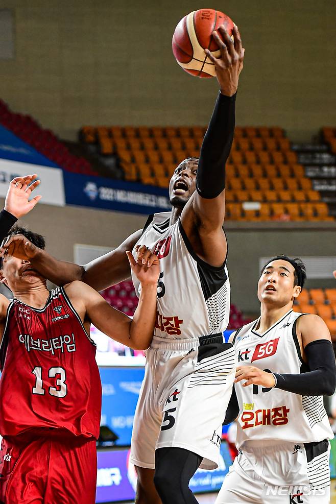 [서울=뉴시스] 수원 KT 캐디 라렌. (사진=KBL 제공)