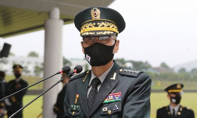 지난 8월 27일 남영신 육군참모총장이 전북 익산시 육군부사관학교에서 열린 '21-2기 부사관 임관식'에서 인사말을 하고 있다. 뉴스1