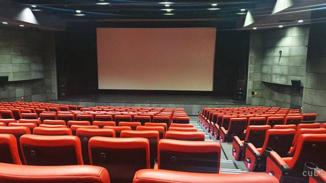 씨네큐브는 전 좌석 의자 교체와 좌석 높이 조정으로 스크린 시야를 개선했다. /태광그룹 제공