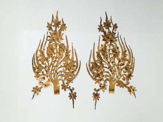 백제는 금을 얇고 섬세하게 가공하는 기술이 탁월했다. 왕이 사용했던 금 관꾸미개. 검정색 비단 모자에 아래쪽 뾰족한 침을 꽂아 고정했을 것으로 추정한다. 사진 국립공주박물관