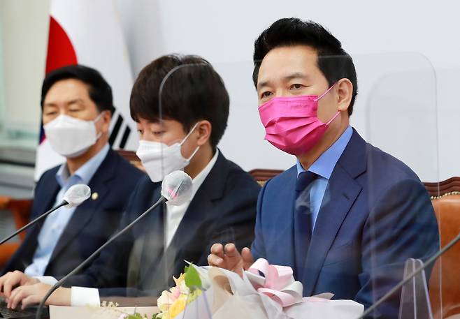 범야권 호남 출신 대권주자인 장성민 전 의원이 지난달 2일 오전 서울 여의도 국회에서 열린 국민의힘 입당 환영식에서 소감을 밝히고 있다. 장 전 의원은 김대중 정부 시절 국정상황실장 등을 맡았다. [연합]