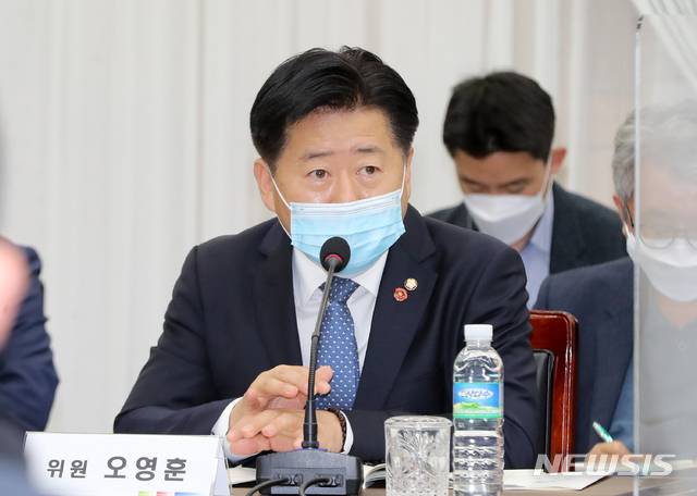 [제주=뉴시스]국회 행정안전위원회 오영훈(더불어민주당·제주시을) 위원. (사진=뉴시스DB)
