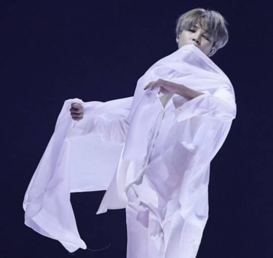 'JIMIN is ART' 방탄소년단 지민, 예술의 전당 입성 'I NEED YOU' 독무+살풀이춤 프레스코화 전시