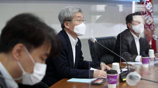 고승범 금융위원장이 9일 서울 여의도 중소기업중앙회에서 열린 중소기업·소상공인 단체 간담회에서 모두 발언을 하고 있다./김현민 기자 kimhyun81@