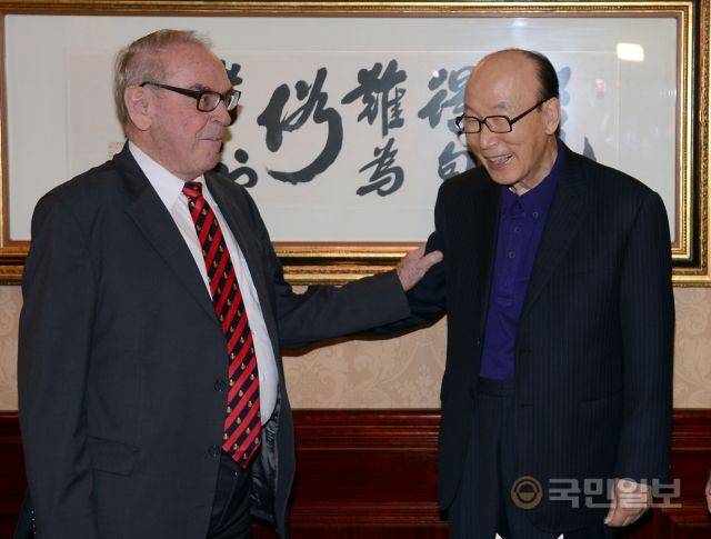 위르겐 몰트만 박사와 조용기 목사. 국민일보DB