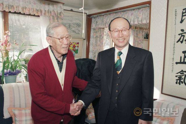 한경직 목사와 조용기 목사. 국민일보DB