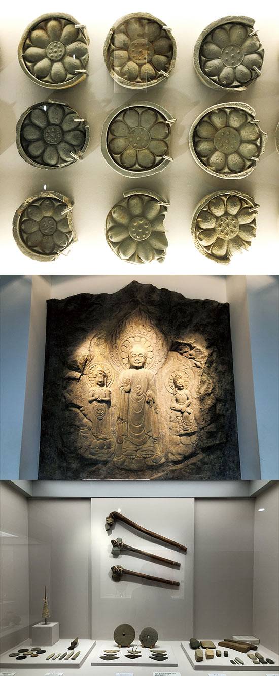 ‌백제의 유적지에서 많이 출토되는 연꽃무늬 기와, 백제의 미소를 보여 주는 ‘서산 마애여래 삼존상’의 복제품, 부여 지역의 선사 시대 청동기 유물도 전시되어 있다.