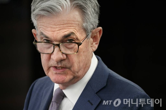 제롬 파월 연방준비제도(Fed·연준) 의장이 3일(현지시간) 워싱턴에서 연준이 기준금리를 0.5%포인트 전격 인하한 뒤 기자회견을 하고 있다. /ap 뉴시스