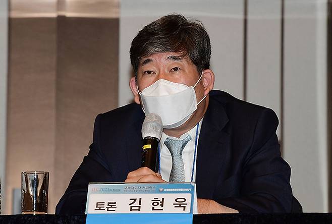 14일 서울 송파구 롯데호텔월드에서 열린 ILC 2021 in korea 국제지도자 컨퍼런스 세계평화언론인연합(IMAP)에서 김현욱 국립외교원 교수가 발언하고 있다. 이재문 기자