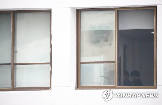 공수처, 대구고검 손준성 인권보호관 사무실 압수수색 9월 10일 오전 고위공직자범죄수사처(공수처) 수사관들이 대구고검에서 '고발사주' 의혹 핵심 인물인 손준성 대구고검 인권보호관 사무실을 압수수색하고 있다. [연합뉴스 자료사진]