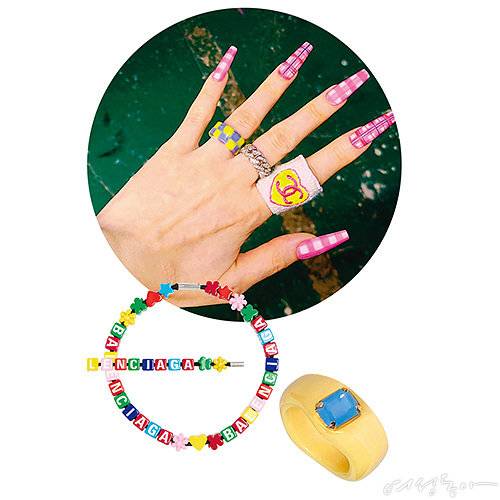 각 68만5천원, 99만원 발렌시아가. 3만9천원 영리영리.