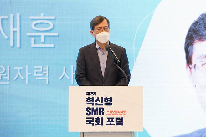 정재훈 한국수력원자력 사장이 15일 개최된 제2회 혁신형 SMR 국회포럼에서 연설하고 있다.