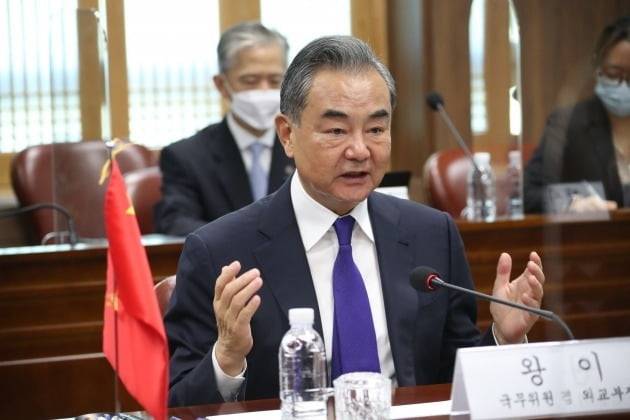 왕이 중국 외교담당 국무위원 겸 외교장관이 15일 서울 도렴동 외교부청사에서 열린 한중 외교장관회담에서 발언하고 있다. 신경훈 기자