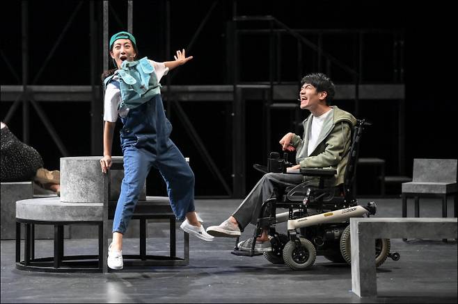 연극 <천만 개의 도시>의 한 장면. 서울시극단 제공