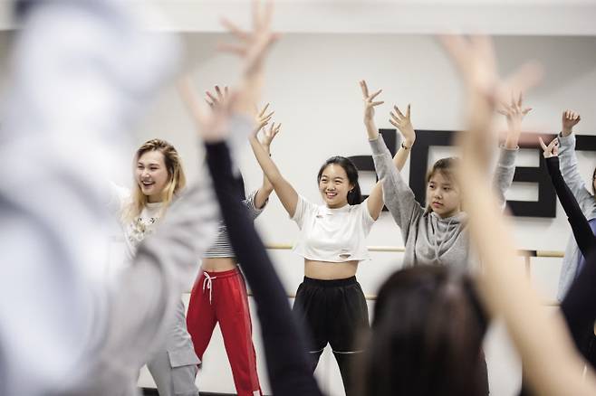 강 스베틀라나의 딸 조유나양(두번째 사진 가운데).