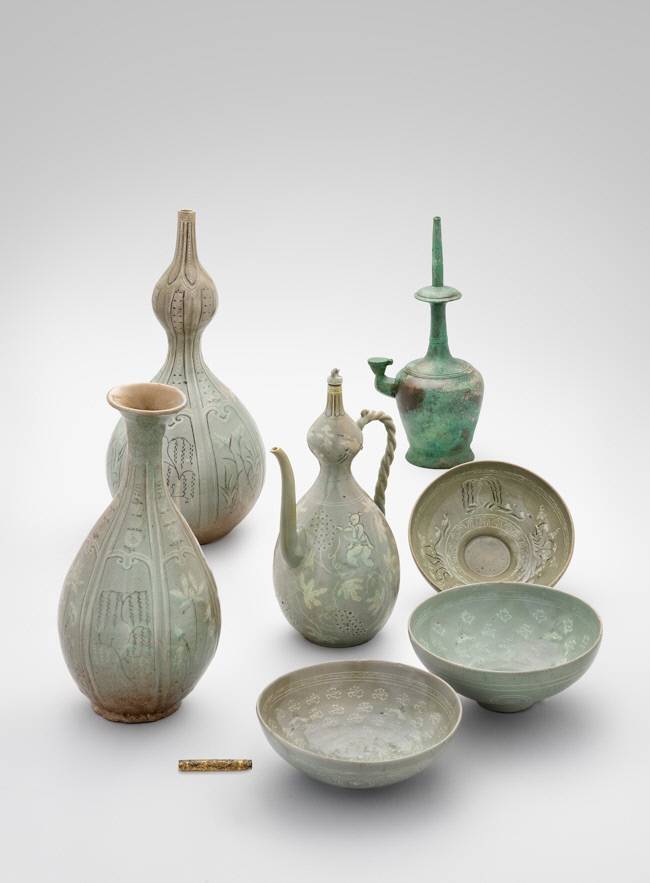 Eight works of art from the Goryeo Kingdom -- six celadon vessels and two metal items -- are on display as part of the exhibition “In Pursuit of the Aesthetic Legacy of the Goryeo Era,” at the National Palace Museum of Korea in Seoul. (CHA)