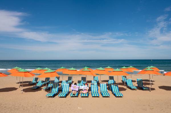 ‘석탄을 넘어서’와 ‘케이팝포플래닛’이 화력발전소 탓에 사라질 위기에 처한 맹방해변을 살리기 위해 서명운동 ‘세이브 버터 비치(Save Butter Beach)’를 시작했다. 석탄을 넘어서, 케이팝포플래닛 제공