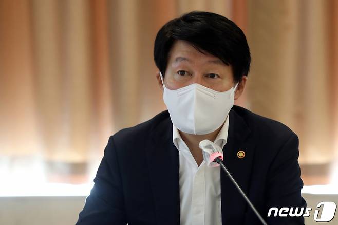 안경덕 고용노동부 장관. /사진=뉴스1