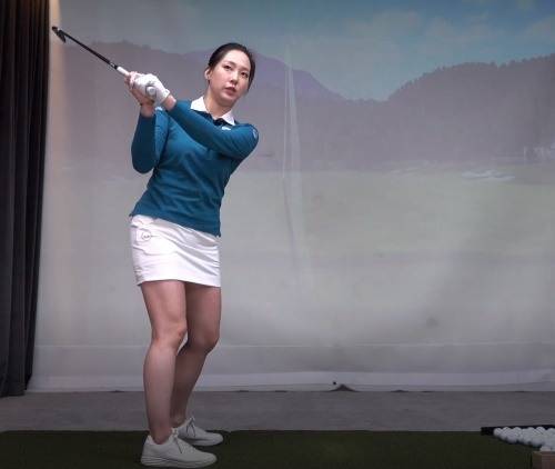 중심 잡는 방법을 설명하고 있는 심지현 프로.