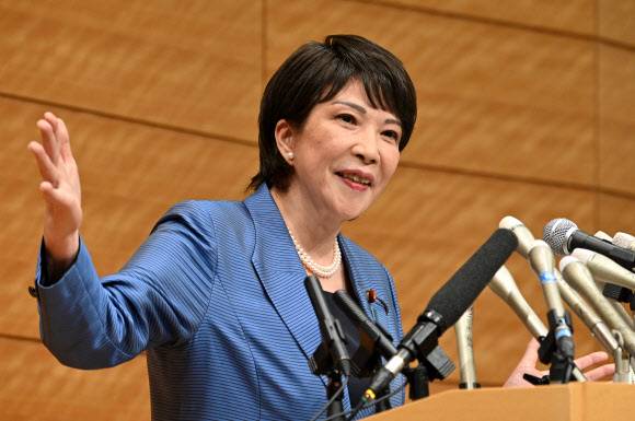 다카이치 사나에 전 총무상이 지난 8일 자민당 총재 선거에 도전장을 내밀었다. 도쿄=AFP연합