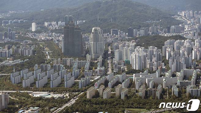 서울 송파구 롯데월드 서울스카이에서 바라본 강남구 아파트단지. © News1 박세연 기자