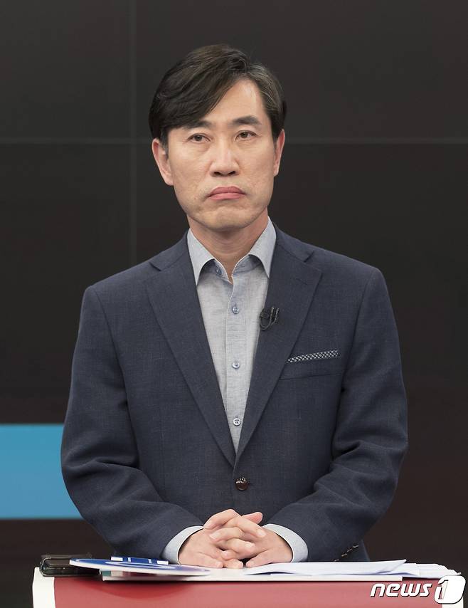 하태경 국민의힘 대선 경선 후보가 16일 오후 서울 중구 스튜디오에서 열린 제20대 대통령선거 경선후보자 1차 방송토론회에 참석해 토론 준비를 하고 있다. 2021.9.16/뉴스1 © News1 국회사진취재단
