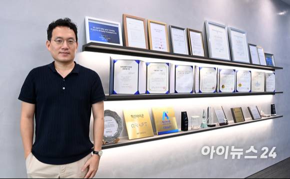 김형식 크래프트테크놀로지스 대표가 지난 10일 오후 서울 영등포구 여의도동 본사에서 아이뉴스24와 인터뷰를 진행했다. [사진=김성진 기자]