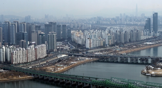 한국부동산원이 발표한 '8월 전국주택가격동향조사'에 따르면 지난달 전국 주택종합(아파트·단독·연립주택) 매매가격 상승률은 0.96%를 기록했다. /사진=뉴스1