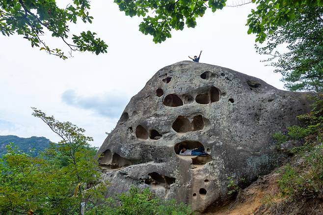 완주 기차산 해골바위의 전체모습