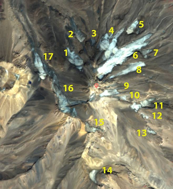 섀스타산에 있는 빙하가 얼마나 있는지를 보여주는 위성 사진(사진=모리 펠토/트위터)