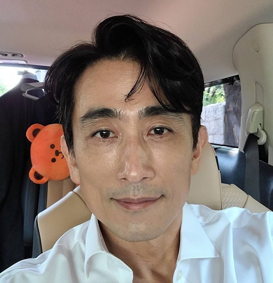 Cha In-pyo posted a picture on his Instagram on the 16th with an article entitled Cooking Good Weather Group Perfect Sky for Cooking French cuisine.Cha In-pyo also posted photos of the blue sky together, adding to her welcome by posting a selfie boasting a warm visual.Meanwhile, Cha In-pyo was born in 1967 and is 55 years old this year. She married Shin Ae-ra in 1995 and has one male and two female children.Photo: Cha In-pyo Instagram