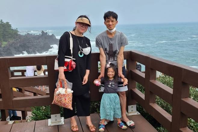 류동령‧서경희 부부와 딸 서진양의 사진. 류씨 제공