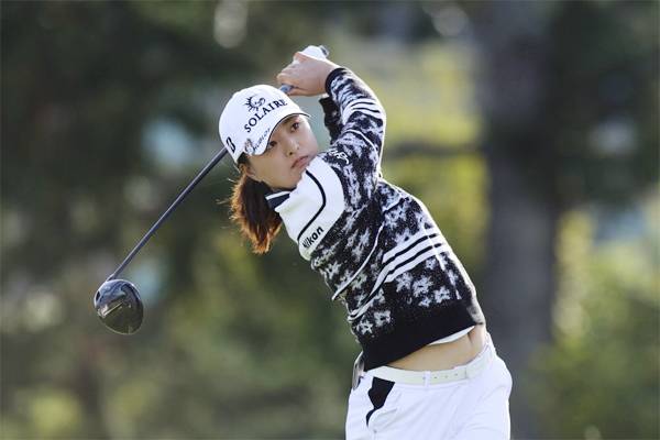 고진영이 17일(한국시간) 미국 오리건주에서 열린 미국여자프로골프(LPGA) 투어 캄비아 포틀랜드 클래식 1라운드 2번홀에서 티샷을 날리고 있다.  [AP = 연합뉴스]