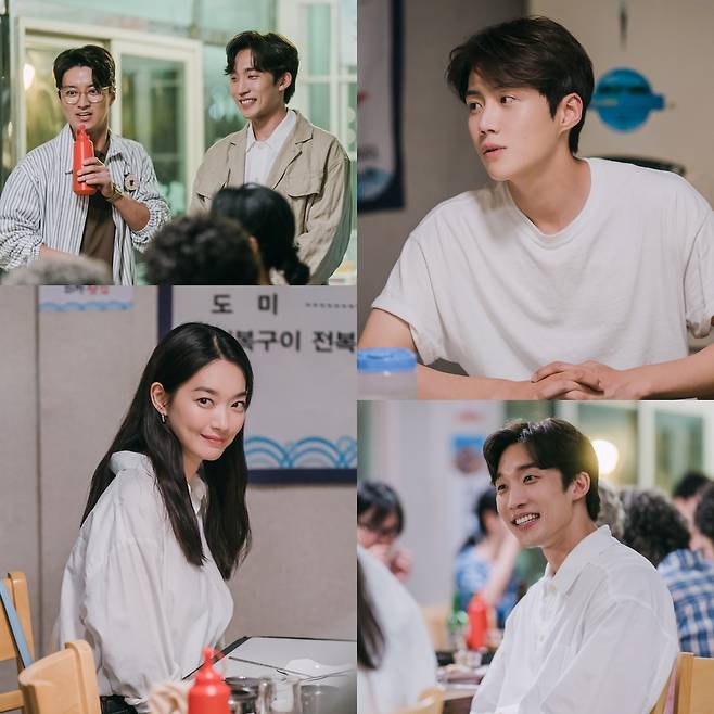 Shin Min-a, Kim Seon-ho and Lee Sang Yi gathered together.TVNs Saturday drama Gat Village Cha Cha Cha (playplayed by Shin Ha-eun/directed Yoo Jae-won) unveiled the images of Shin Min-a, Kim Seon-ho and Lee Sang Yi among the resonant villagers gathered in one place on September 17.In a noisy atmosphere, the subtle atmosphere of the three captures the Sight.In the last broadcast, the relationship between Hye-jin (Shin Min-a) and Du-sik (Kim Seon-ho) was a roller coaster.Hye-jin, who came to remember all the memories of kissing Du-sik, felt sorry for him who kept drawing a line as a friend, saying that he pretended not to know it would be uncomfortable.The relationship between the two people, who were hurt by Hye-jin, who spoke coldly, burned the audiences heartbreak, but their relationship at the lighthouse festival changed.Hye-jin and Do-sik, who applied for the festival but came to the stage with Ju-ri (played by Kim Min-seo), who was injured in his ankle.It was because I was able to guess that I was getting more and more into each other in the appearance of two people who laughed and laughed at each other, drawing the hot reaction of the audience with clumsy choreography and idol-class ending pose.In addition, Sung-hyun (Lee Sang Yi), who entered the resonance, built a special relationship with Doo-sik who saved him.In the meantime, Sung Hyun, who discovered Hye-jin on stage with Du-sik at the Lighthouse Festival.After searching for her for a long time, she found Hye-jin with Du-sik, and this time, Sung-hyun saved her, which was almost in the sea, and she was in a moment of unexpected reunion.The steel, which was released this time, amplifies the curiosity just because these three people are gathered together.