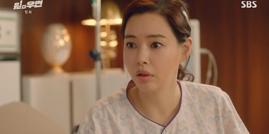 Life has changed with Chaebol Daughter-in-law, where Lee Ha-nui resembles himself.In the first episode of SBS gilt drama one the woman (played by Kim Yoon, directed by Choi Young-hoon), which was first broadcast on September 17, the reversed life of the bad test supporting actor (Lee Ha-nui) and the second Daughter-in-law Kang Mina (Lee Ha-nui) of the Hanju group was portrayed.On this day, when the assistant prosecutor of the Central District Prosecutors Office was walking the line of the next prosecutors office, the second Daughter-in-law Kang Mina, who resembled her, was living the opposite life.Kang Mina suffered from severe violence by Shimo Seo Myeong-won (Na Young-hee) as a result of Chirashi Il of her husband Han Sung-woon (Song Won-seok).Seo Myeong-won warned Kang Mina that he would be a daughter if he was a daughter even if his son did something wrong.It was an act of stepping on before the Kang Mina climbed up because he was afraid that it would be a lawsuit for Chirashi.The reason why her family members, including Shimo, hated Kang Mina was because she was an out-of-wedlock of Yuko Fueki Group.Meanwhile, Cho took a vacation to pursue the fraudster Lee Bong-sik (played by Kim Jae-young) and began an investigation into his perception.Cho Yeon-ju infiltrated her by disguised herself as a customer after hearing intelligence from her prosecutor-turned-partner Ahn Yoo-joon (Lee Won-geun) that Lee Bong-sik could appear at the art auction site hosted by the Hanju Group.The same goes for the auction house. The clothes Kang Mina wore were exactly the same as the clothes she wore.Cho Yeon-ju was embarrassed when he saw Kang Mina, who participated in the auction, for a sum of billions, saying, What is it? How did it look like that to me?Then, the supporting actor witnessed his fraudster Lee Bong-sik at the auction site, and he threw off his shoes and started to chase him.Meanwhile, Kang Mina, who bought a painting at 300 million dollars at the same time, had a suspicious phone conversation with someone saying, I am also prepared, is it coming in soon?After this call, a car ran in the parking lot and crashed into a supporting actor.While Cho Yeon-ju was taken to the hospital in a traffic accident, Kang Mina disappeared.Also at that time, Kang Minas wife Yuko Fueki group had an unexpected accident.Yuko Fueki group plane crashed into the sea, and all the Yuko Fueki group chairmans family died.Kang Mina, who was discriminated against because he was an out-of-wedlock even at his wifes house, was the only survivor.The Hanju Group began to search for Kang Mina, but they mistook the supporting actor who was brought to the hospital in a car accident as Kang Mina and made a mistake of moving him to the VIP ward.A few days later, in front of the awoken supporting actor, there was a simo signator of Kang Mina, the hostess of Hanju Group.Seo Myeong-won tried to slap the supporting actor as soon as he opened his eyes, and the supporting actor stopped her hand and shouted, Is this lady crazy?She then got something strange and asked, Who am I?