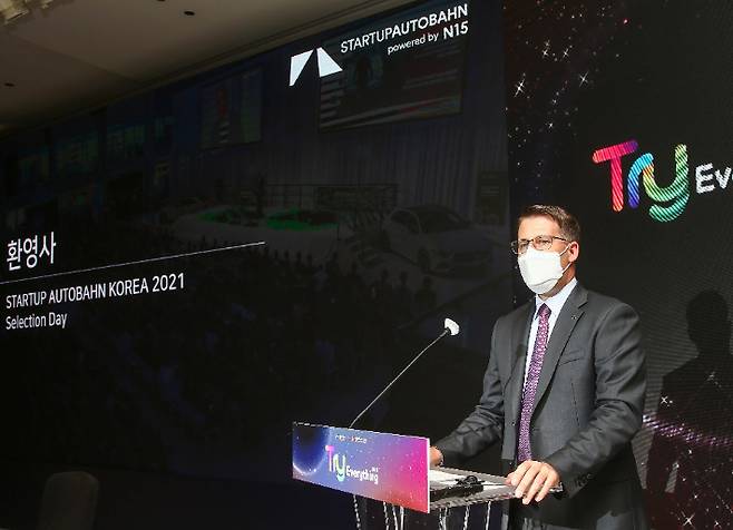 스타트업 아우토반 '셀렉션 데이'에서 환영사 하는 메르세데스-벤츠 코리아 토마스 클라인 대표. 메르세데스-벤츠 코리아 제공