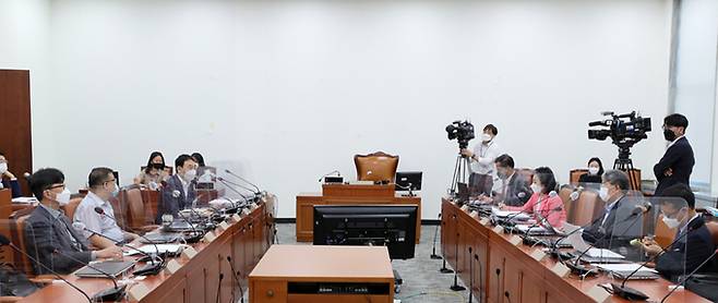 언론중재법 협의체 8차 회의가 17일 서울 여의도 국회에서 열리고 있다. 국회사진기자단