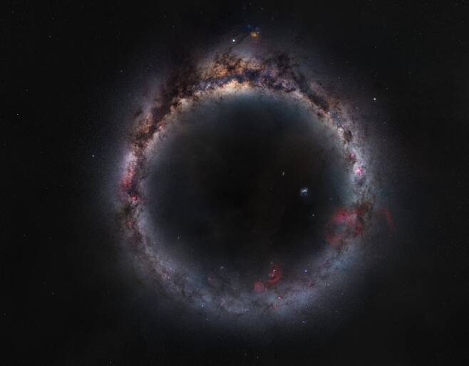 은하 부문 우승작으로 360도 우리은하의 모습을 볼 수 있다