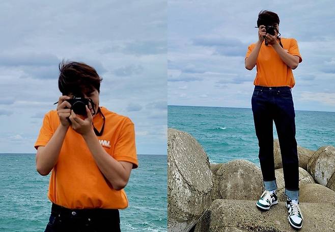 Actor Kim Seon-ho snipers The Earrings of Madame de... with heart-throbbing refreshmentOn the 17th, Kim Seon-ho posted several photos on his Instagram; Kim Seon-ho in the photo emanated a refreshing charm against the backdrop of the blue Sea.Kim Seon-ho, who matched jeans with a bright Orange color T-shirt, gave a thrill with a pretty smile and a moist look, giving healing with a relaxed atmosphere and a stable good looks.In the appearance of Kim Seon-ho, Ravi expressed his friendship with Hongbanjang, and fans praised him for his comments such as Clean, Orange, Picture, Human Poca, Kim Seon-ho is the future and Light.On the other hand, Kim Seon-ho is active as Hong Doo-sik in TVN Saturday drama Gang Village Cha Cha Cha.