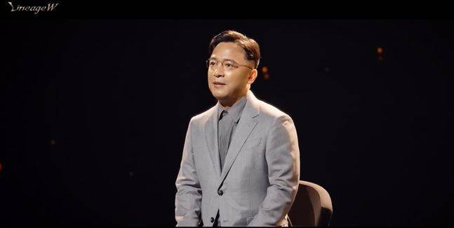 김택진 엔씨소프트 대표가 지난달 19일 온라인으로 열린 ‘리니지W’ 쇼케이스에서 발언하고 있다. 쇼케이스 화면 캡처