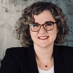 기조연설자 줄리아 실기