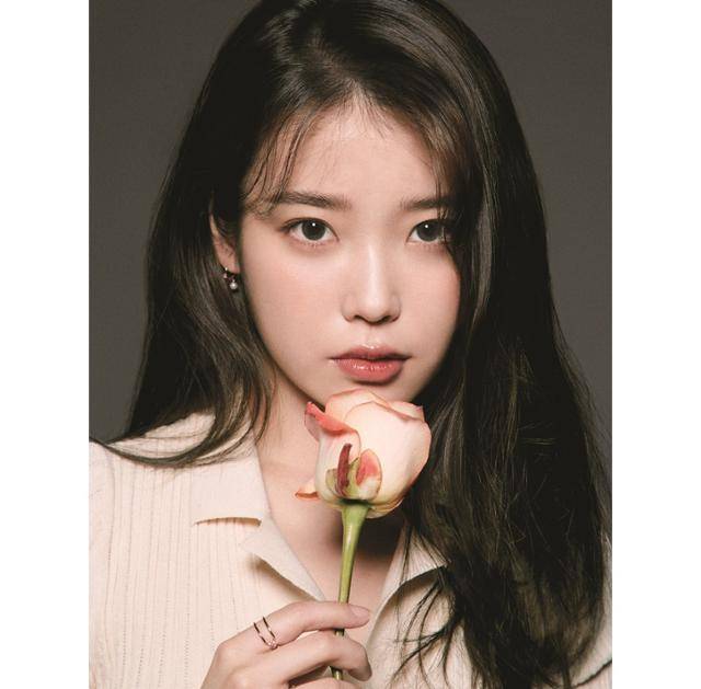 가수 아이유. 이담엔터테인먼트 제공