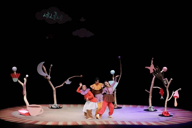 19일 상영되는 비언어 뮤지컬 ‘네네네’의 한 장면. DIMF 제공