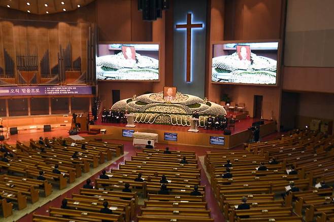 [서울=뉴시스] 18일 오전 서울 영등포구 여의도순복음교회 대성전에서 고 조용기 원로목사의 천국환송예배가 진행되고 있다. (사진=국민일보 제공) 2021.09.18. photo@newsis.com *재판매 및 DB 금지