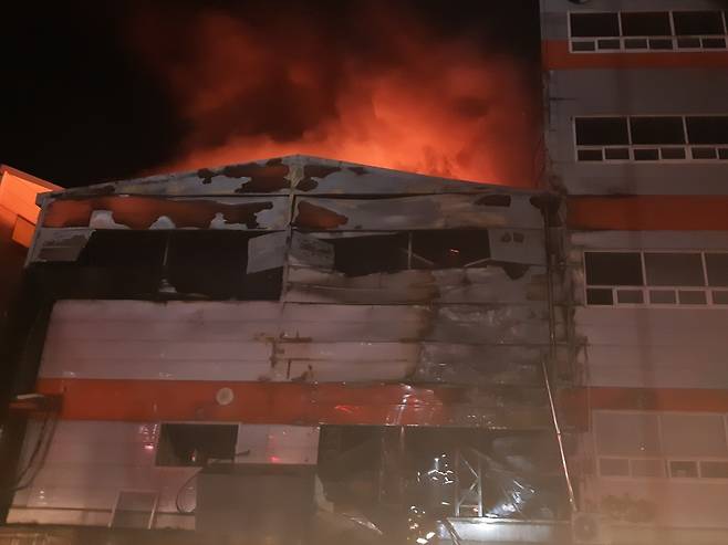 화재 현장 [경기도소방재난본부 제공. 재판매 및 DB 금지]