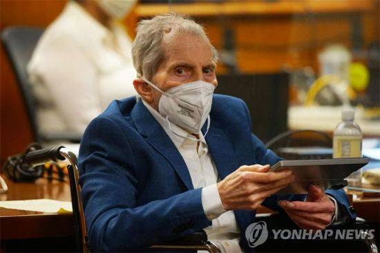 더스트가 지난 5월 휠체어에 앉아 법정에 출석했다. [이미지출처=연합뉴스]