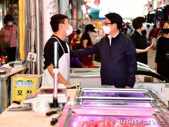 최종환 파주시장 추석명절 전통시장 탐방. 사진제공=파주시